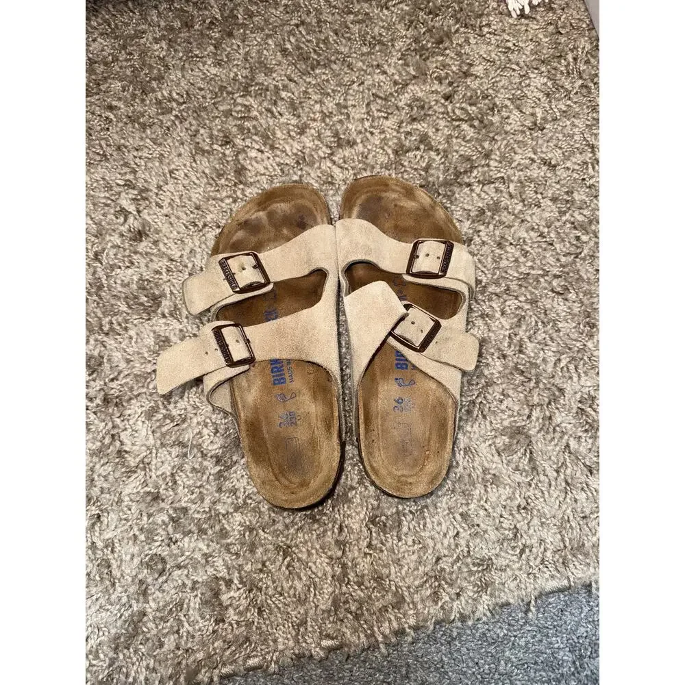 Birkenstock Arizona Soft Footbed Sandals in Taupe Suede Size 36 Women's 5-5.5